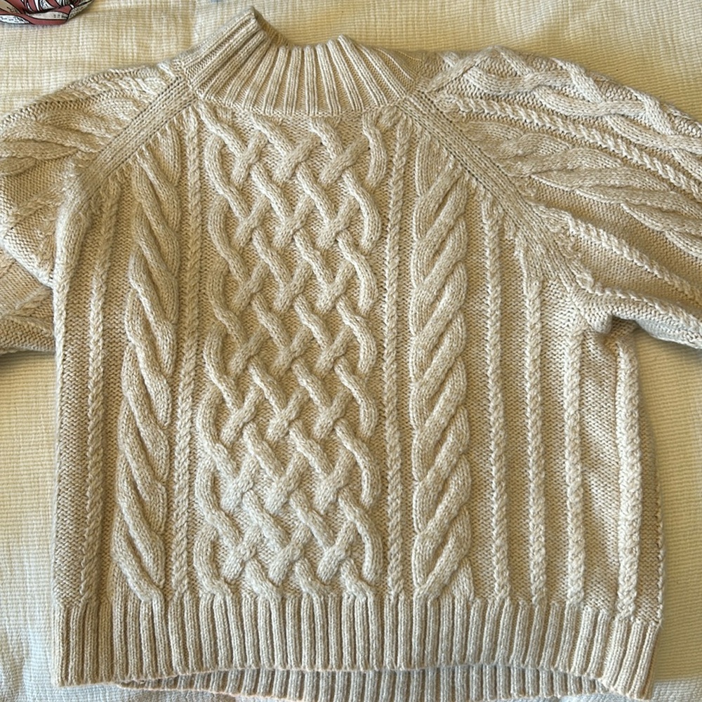 Cable-knit Beige Sweater from Gap. Size Small.